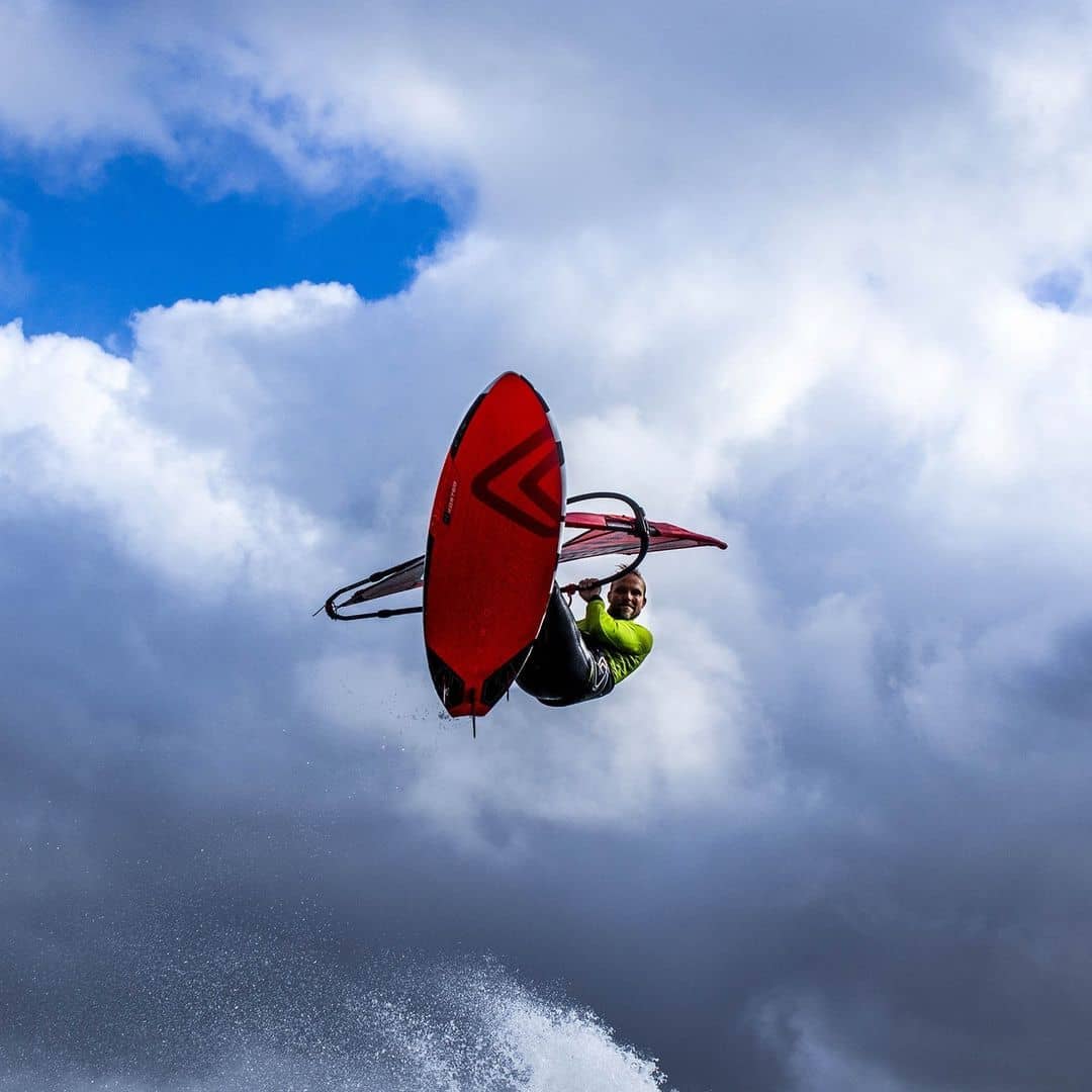 @_larspetersen on a windy autumn session on the west coast of Ireland. 
Sail; S1 4,0 
Board; Pyro 79
๐ธ  Free Your Mind Productions / Vinicius H Mota
#Severne #teamSeverne #windsurfing #SeverneWindsurfing