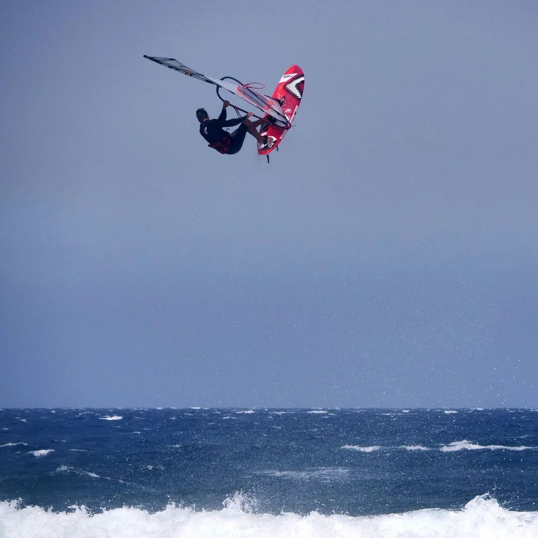 That time when @philip_koster took out the Dyno freewave board for a run ๐ฎ
#Severne #teamSeverne #windsurfing #severnewindsurfing