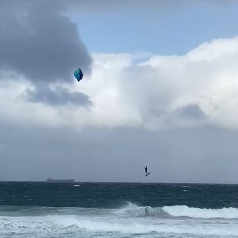 Team rider @stuart_downey blasting off in a Durban storm 🚀
.
.
.
#naish #naishkiteboarding  #kitesurfing #kiteboarding #sendit #pivot #naishpivot #bigair #stuartdowney