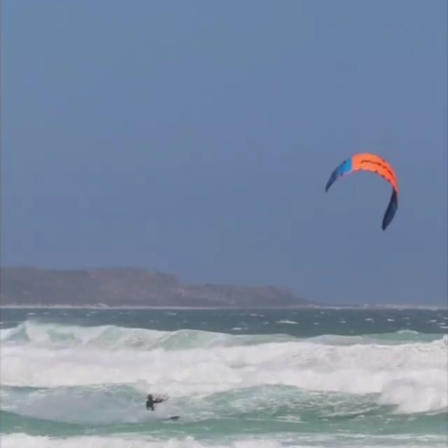 #Repost @naish_kiteboarding
• • • • • •
@cohan_vandijk sending short line kite loops with his Pivot + Motion 🌀🔥
🎥: @v.ctor22_harlem_kitesurfing