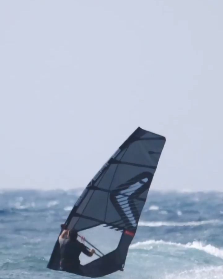 When @philip_koster goes one handed ⚡️

▪️ Sail; Blade anthracite 4,2
▪️ Board; Pyro87

#Severne #teamSeverne #windsurfing #severnewindsurfing