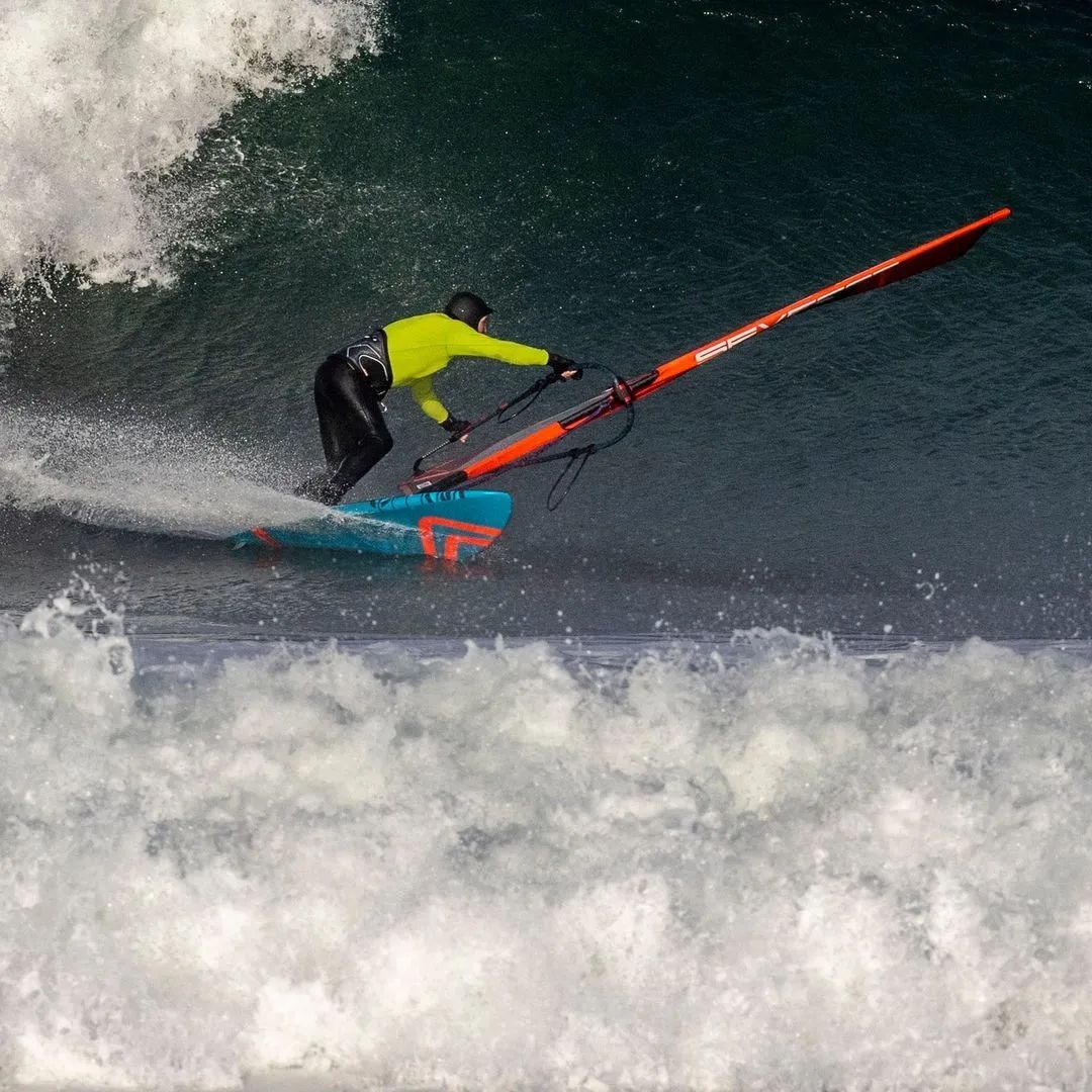 @_larspetersen in the thick of it in Magheroarty, Ireland 🇮🇪

#Severne #teamSeverne #windsurfing #severnewindsurfing