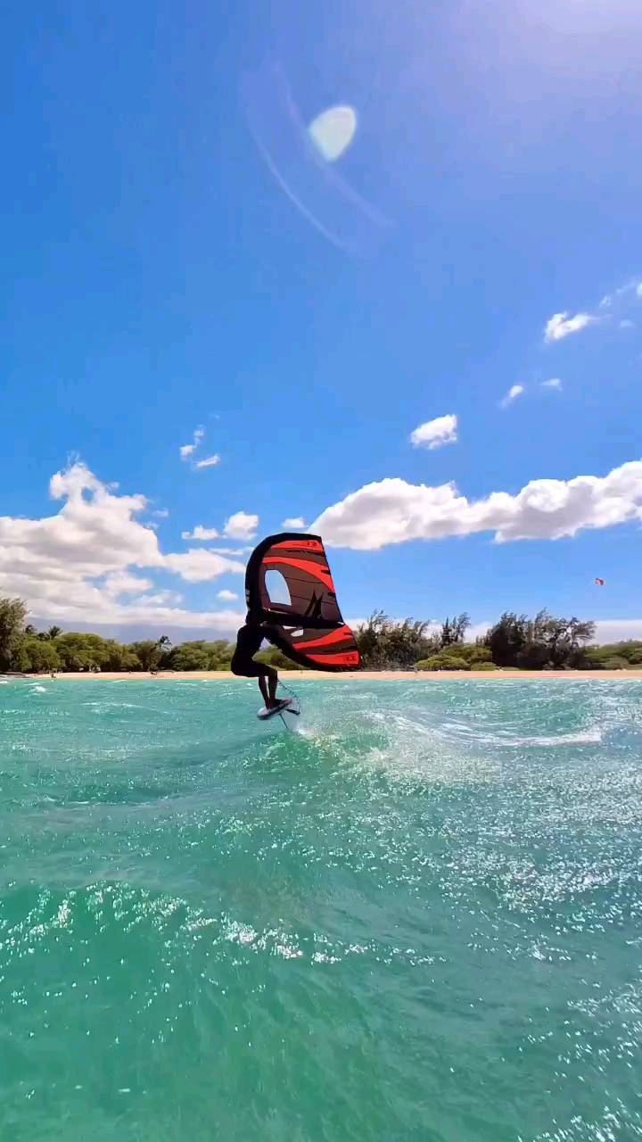 #repost @austinkalama 
__

Really wish I could controlled this one and pulled it but stoked I’m finally getting more comfortable sending the fronts a bit higher. Just gotta dial in those landings!! @naishfoiling @wing_surfer