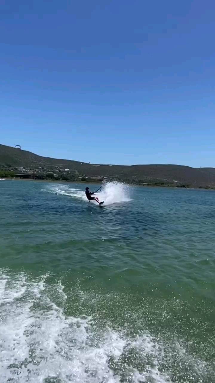 #repost @stuart_downey
__

Epic conditions for kiting in Knysna! Had too much fun yesterday!

Thanks @oswald_smith for the clips🎥
@naish_kiteboarding @naishsouthafrica
#kiteboarding #naishkiteboarding