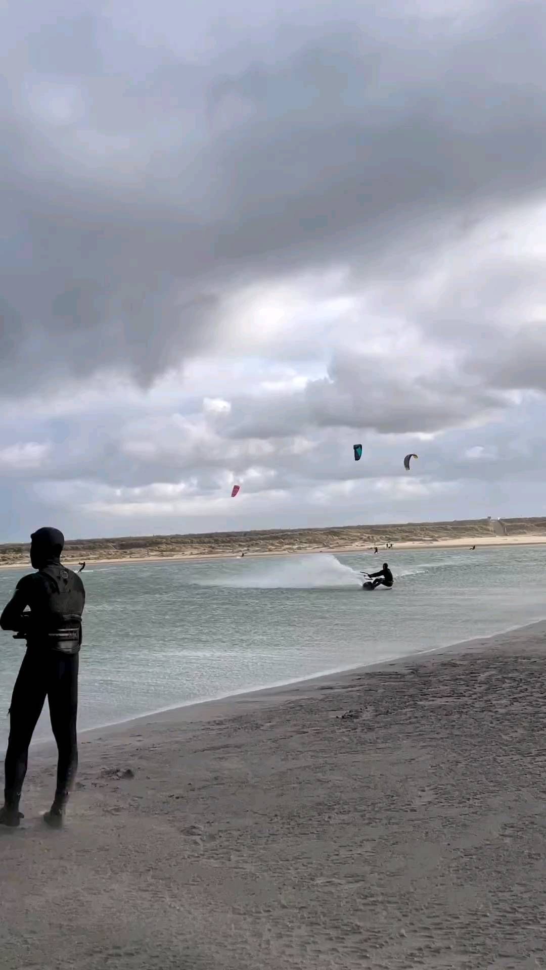 #repost @timoboersema
__

Today it went off! 🐶 

#reels #kiteboarding