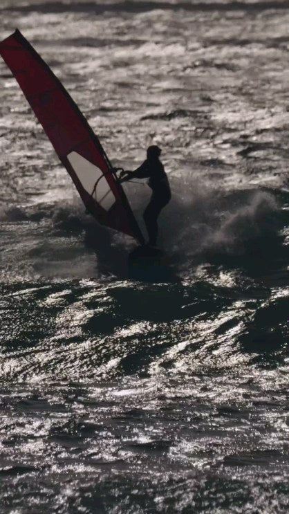 @linaerpenstein
Fake it till you make it 🫡

🎥 @clari.fied 🙏🏼🙏🏼

#windsurf #windsurfing #waves #turn #crash #surf #waves #wave #watersports #cadiz #tarifa #españa #winter