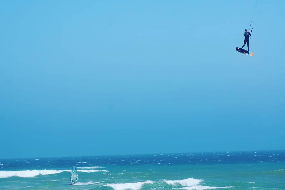 @daryndupreez getting a bird's eye view of his liquid play ground 🦅

#naish #naishkiteboarding #naishdash #liveboldlyridenaish #kitesurfing #kiteboarding