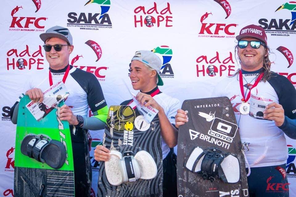 @stuart_downey taking third in the SAKA big air comp, well done champ.

#kitesurfing #kiteboarding #liveboldlyridenaish #naish #naishkiteboarding #naishpivot #naishstomp