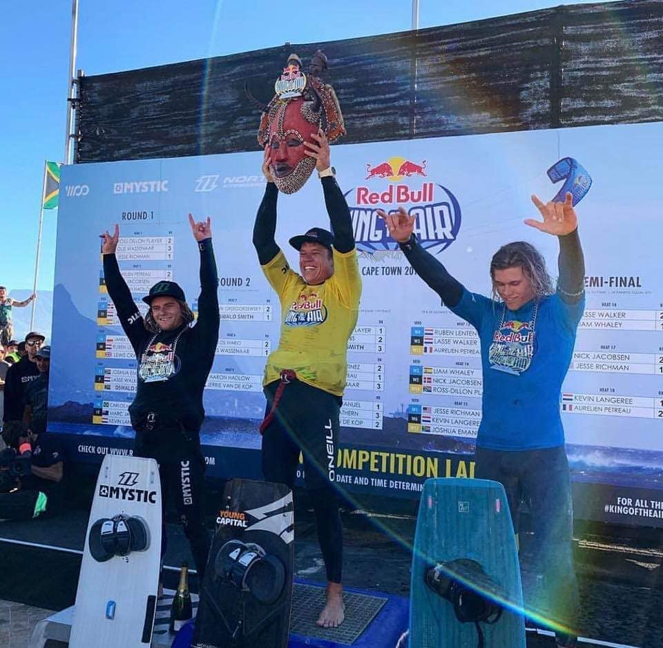 @kevinlangeree put on a flawless performance which resulted in him taking his third KOTA victory!

#naish #naishkiteboarding #liveboldlyridenaish #redbullkingoftheair #kitesurfing #kiteboarding #naishpivot