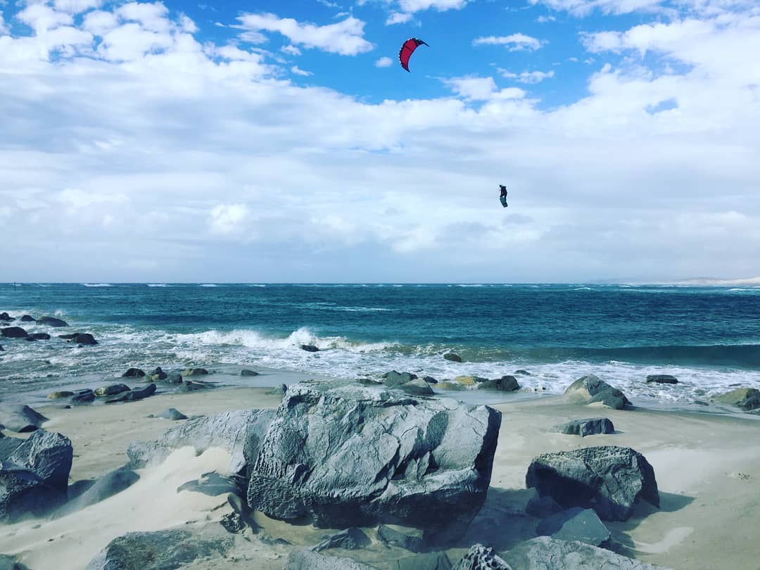 Kiwi team rider Juan Culma enjoying the hang time that is 8m Triad is providing 😎

#naish #naishkiteboarding #liveboldlyridenaish #kitesurfing #kiteboarding #naishsouthafrica #bigair #kiwi