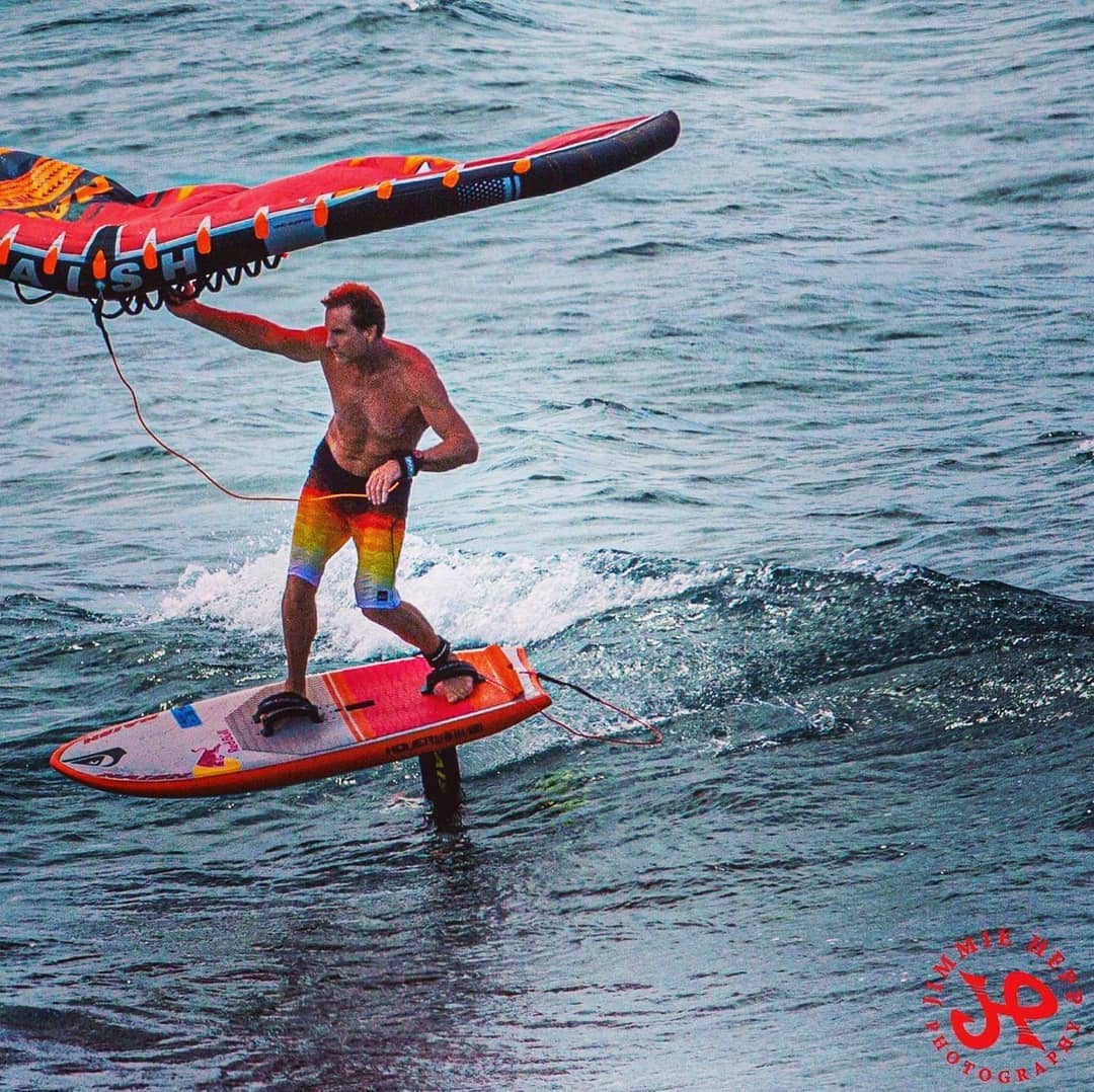 Epic Shot of @robbynaishus1111 styling with the the wingsurfer😍

#naishkiteboarding #liveboldlyridenaish #kitesurfing #kiteboarding #naishwingsurfer #wingsurfer #foiling #naishfoil